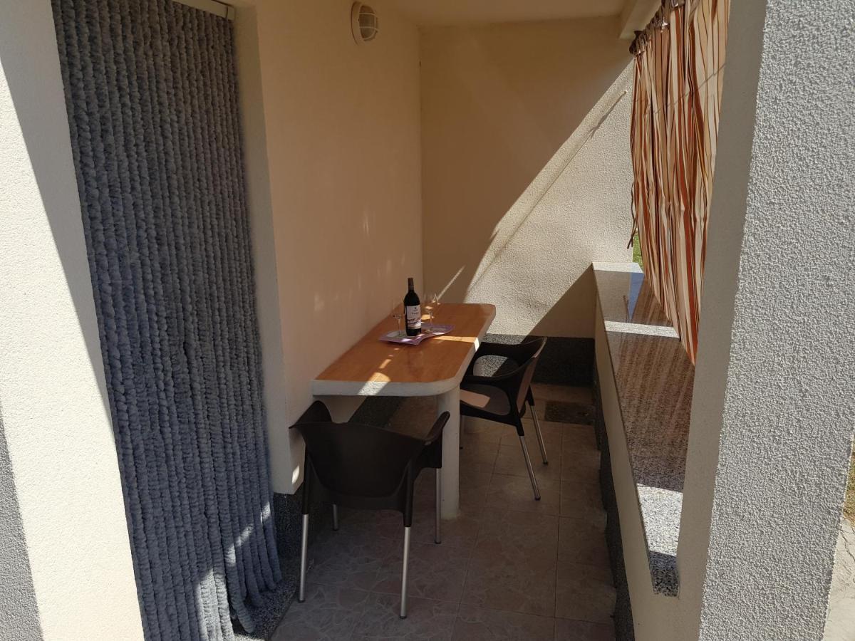 Apartments Nikol Lopar Exterior foto